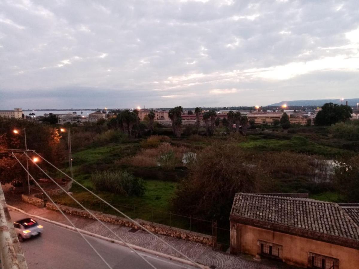Lo Scorcio Della Neapolis Accogliente Appartamento Pressi Parco Neapolis 锡拉库扎 外观 照片