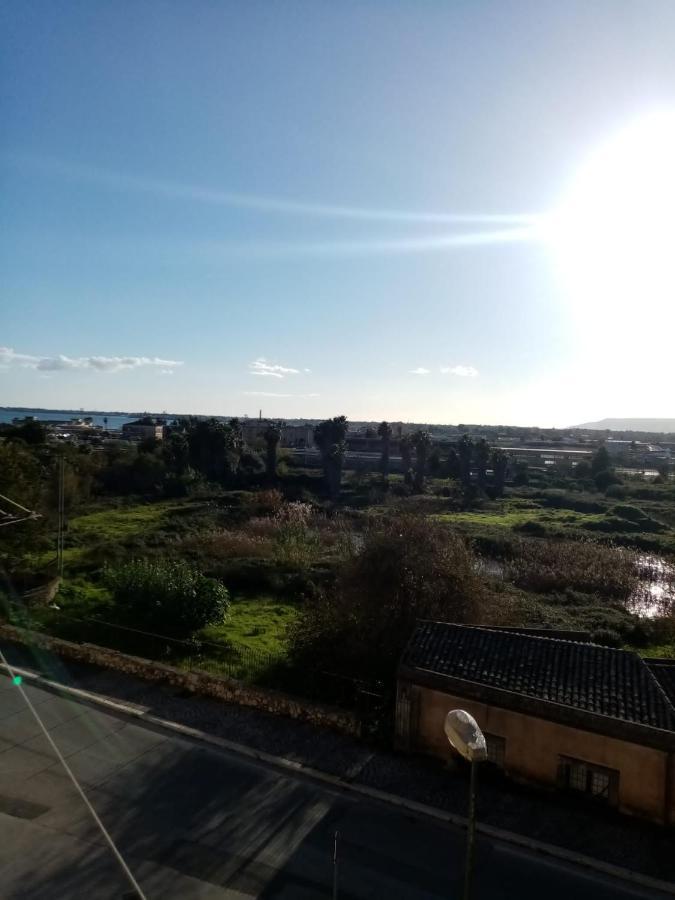 Lo Scorcio Della Neapolis Accogliente Appartamento Pressi Parco Neapolis 锡拉库扎 外观 照片